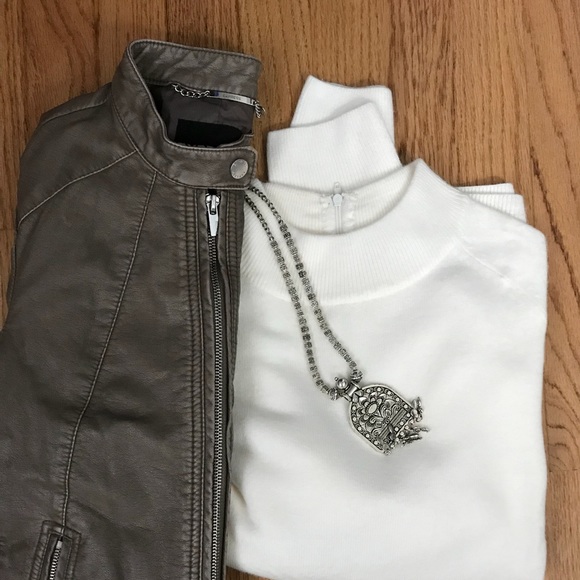 Studio Works Sweaters - White sweater with back zip detail